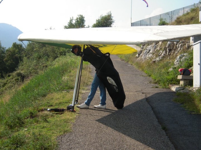  Hang glider ready to fly 